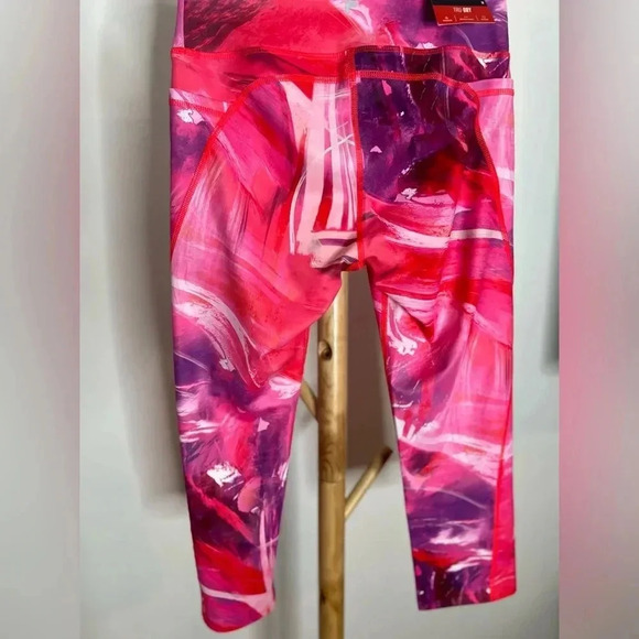 NWT Women's Fila High Rise Capri Leggings size Medium Multi Color - Picture 9 of 9